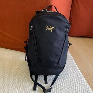 Arc'teryx Mantis 26L Black & Gold Backpack